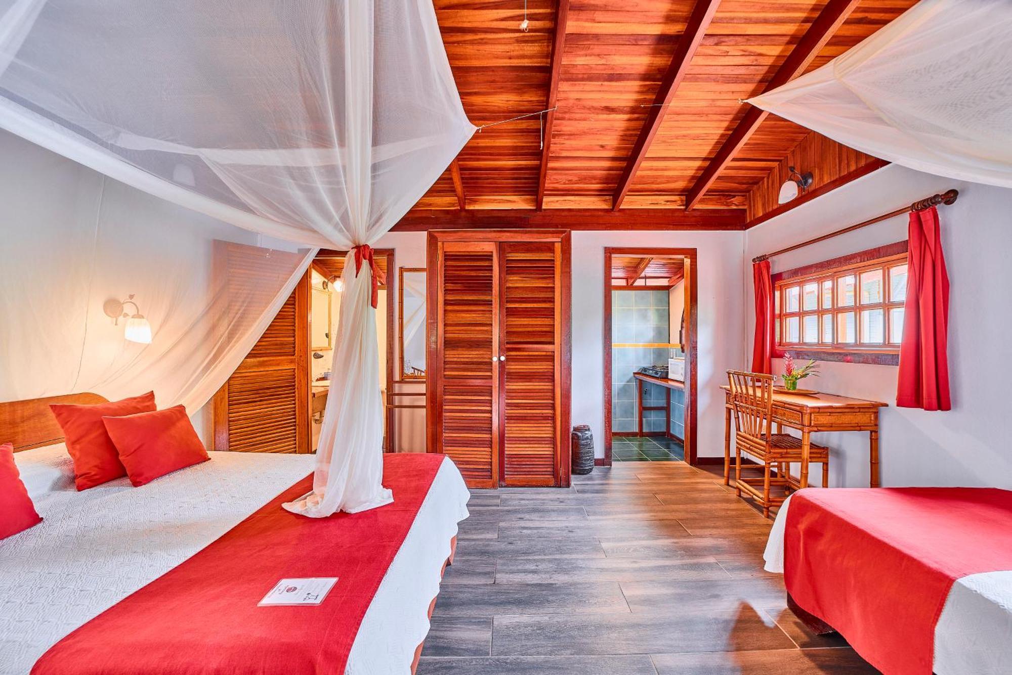 Hotel El Encanto Cahuita Bagian luar foto